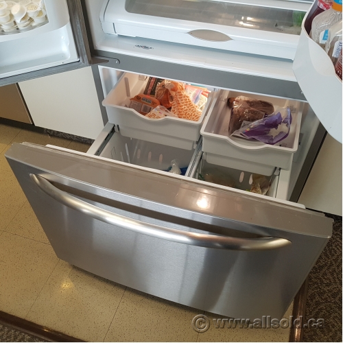 Stainless Steel Maytag Fridge w/ Bottom Freezer, Water Dispenser